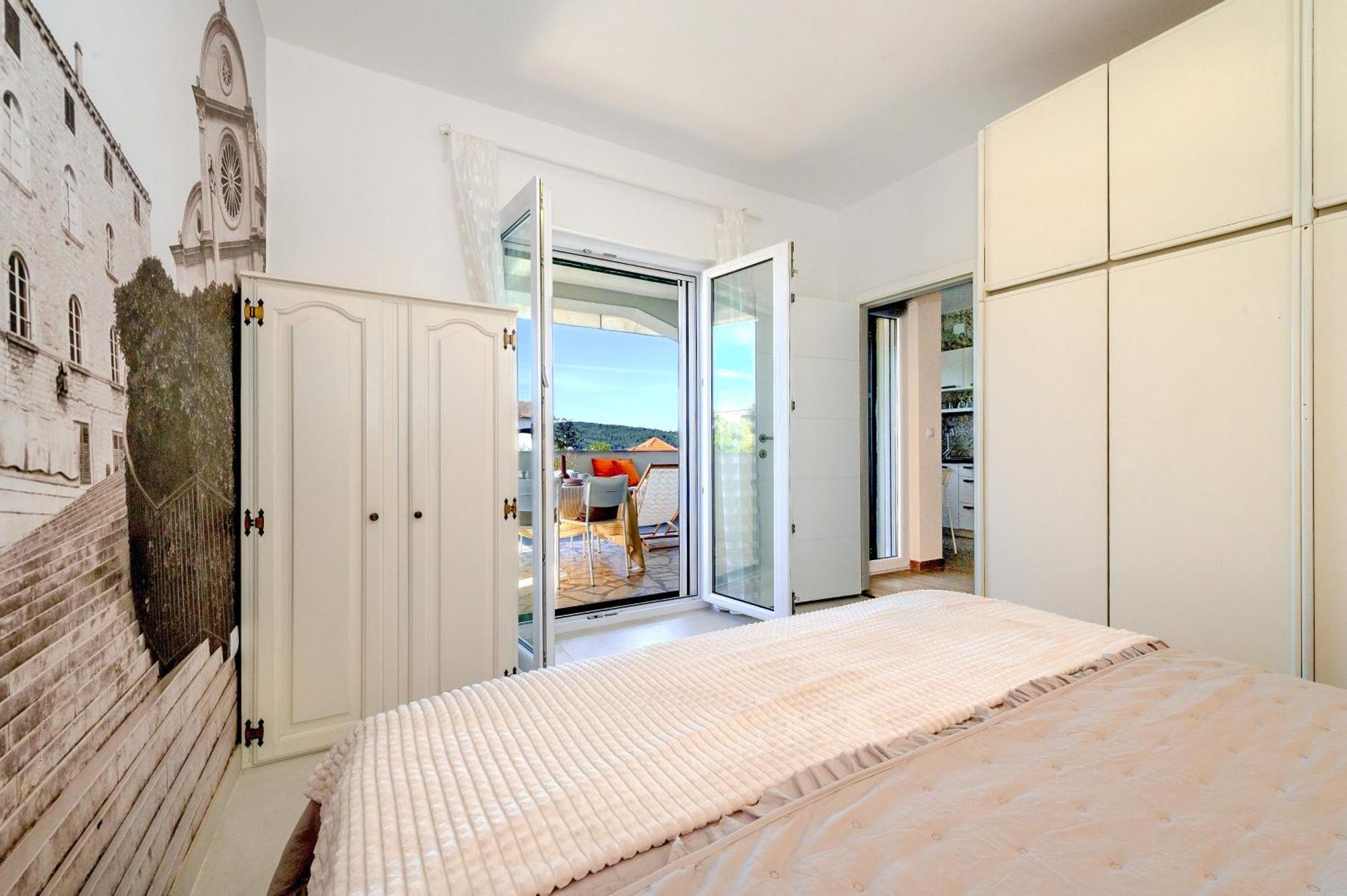 Ojra New Apartment With Seaview 希贝尼克 外观 照片