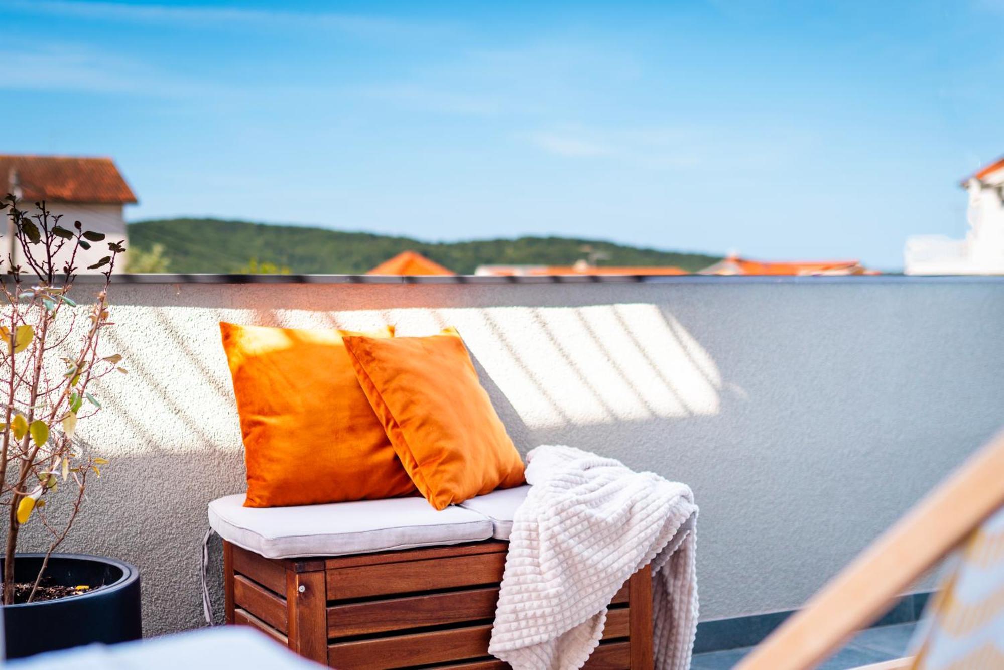 Ojra New Apartment With Seaview 希贝尼克 外观 照片