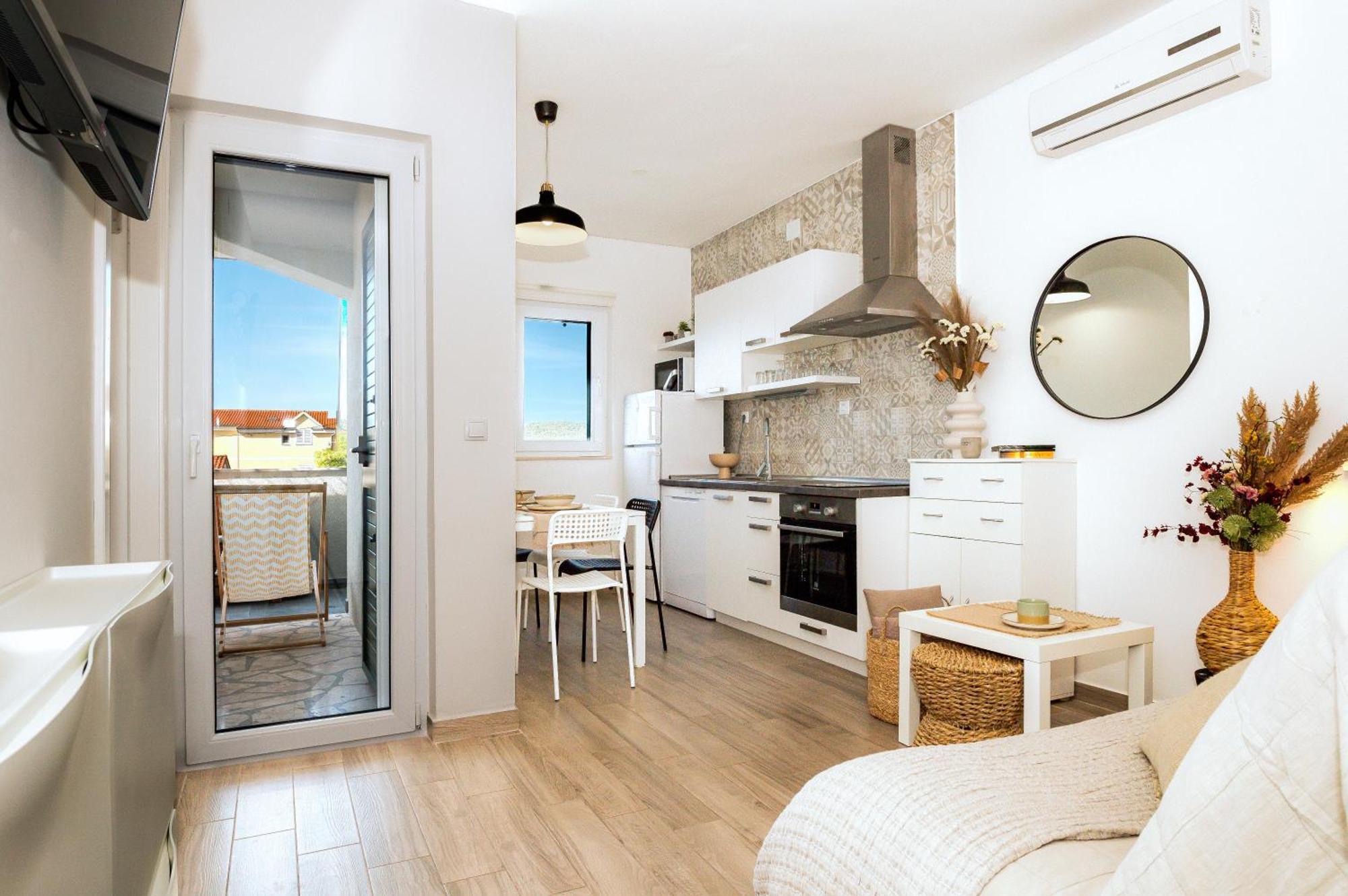 Ojra New Apartment With Seaview 希贝尼克 外观 照片