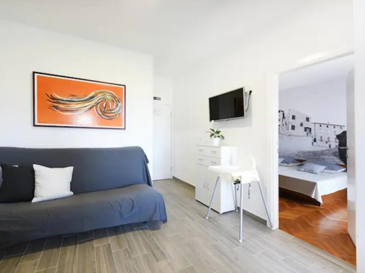 Ojra New Apartment With Seaview 希贝尼克 客房 照片